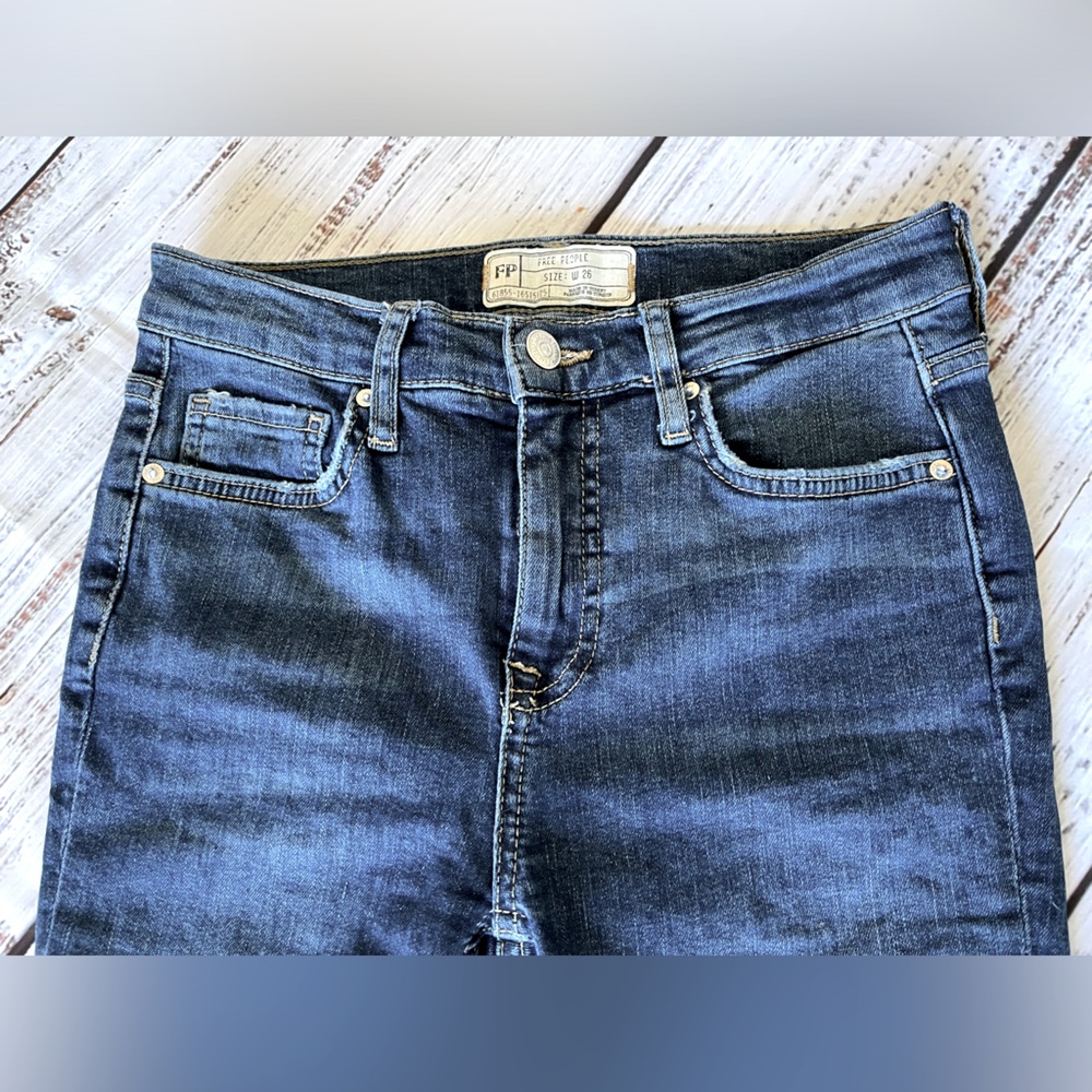 Free People - Size 26W - Fitted Jeans for Sale - Great Condition
